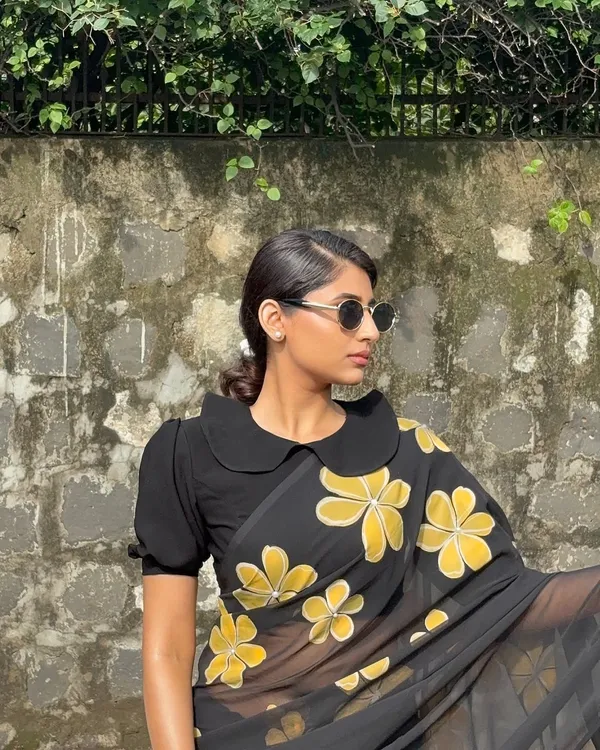Black_Floral_Print_Saree_for_Women