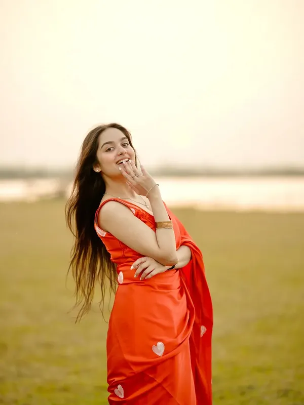 Coral_Printed_Saree_With_Sleeveless_Blouse_For_Women