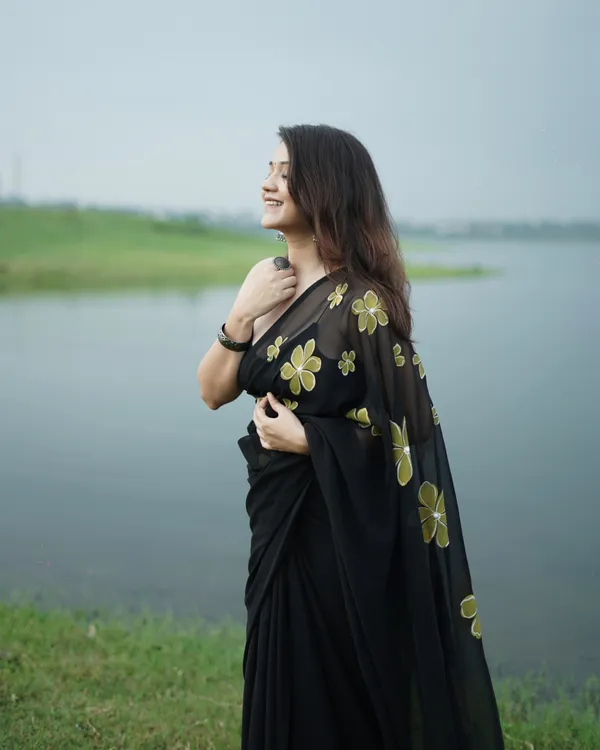 Black_Floral_Embroidered_Saree_for_Women