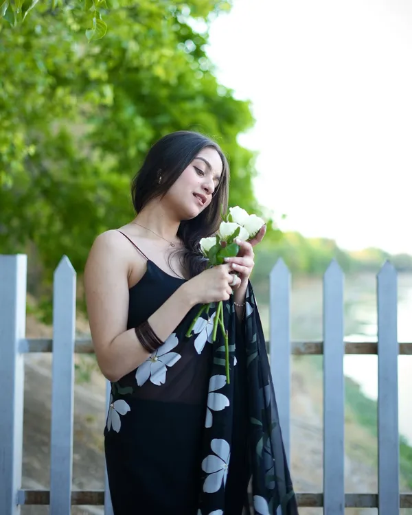 Black_Floral_Print_Saree_for_Women