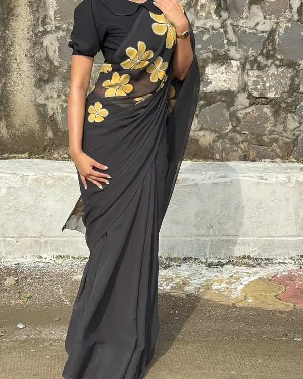 Black_Floral_Print_Saree_for_Women