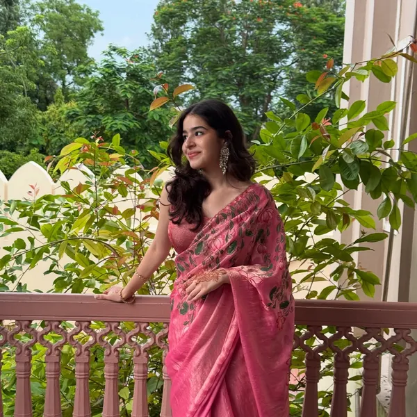 Pink_Floral_Print_Saree_for_Women