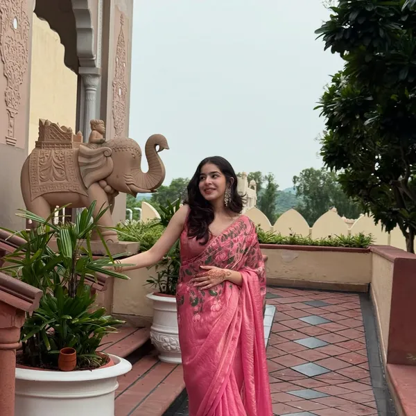 Pink_Floral_Print_Saree_for_Women