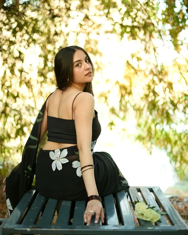 Black_Floral_Print_Saree_for_Women