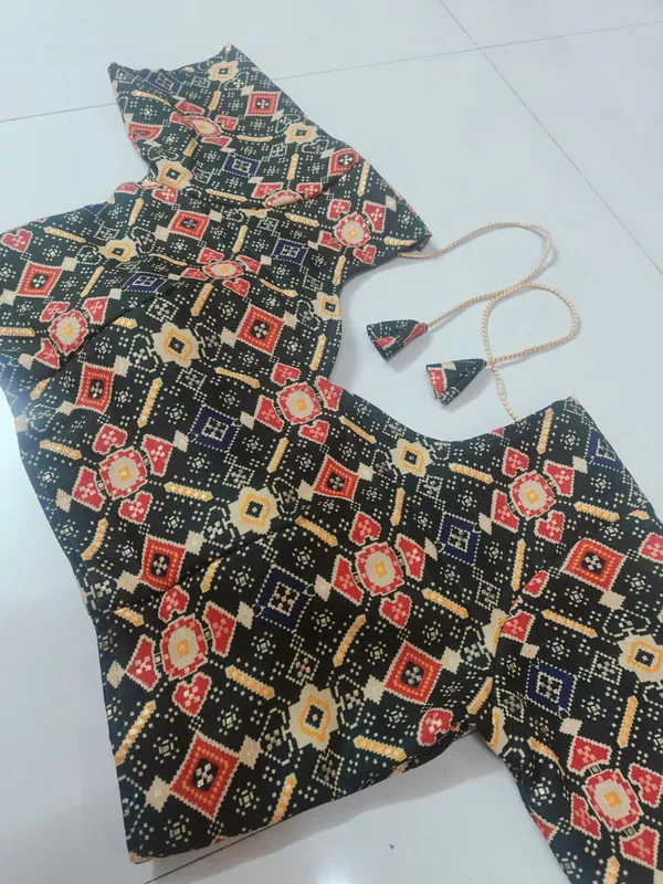 Black_Printed_Tie-Up_Blouse_for_Women