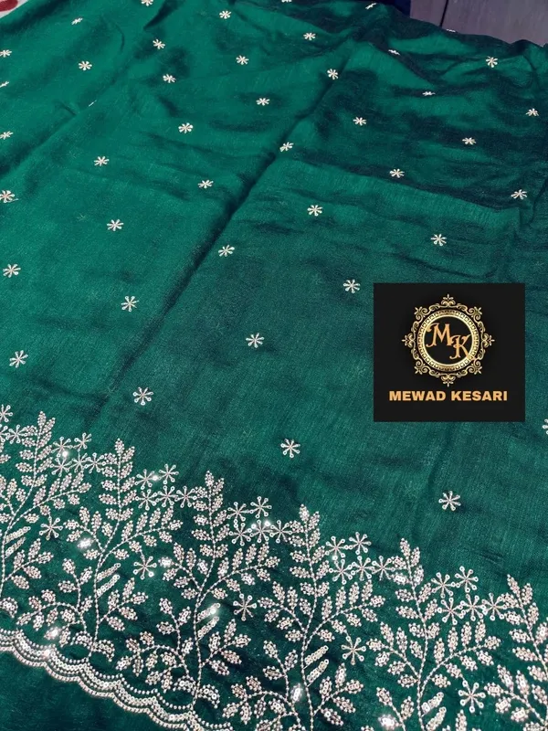 Green_Floral_Embroidered_Saree_For_Women