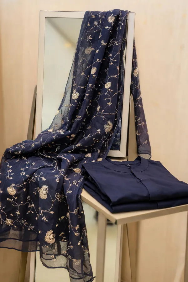 Navy_Sheer_Embroidered_Dupatta_for_Women