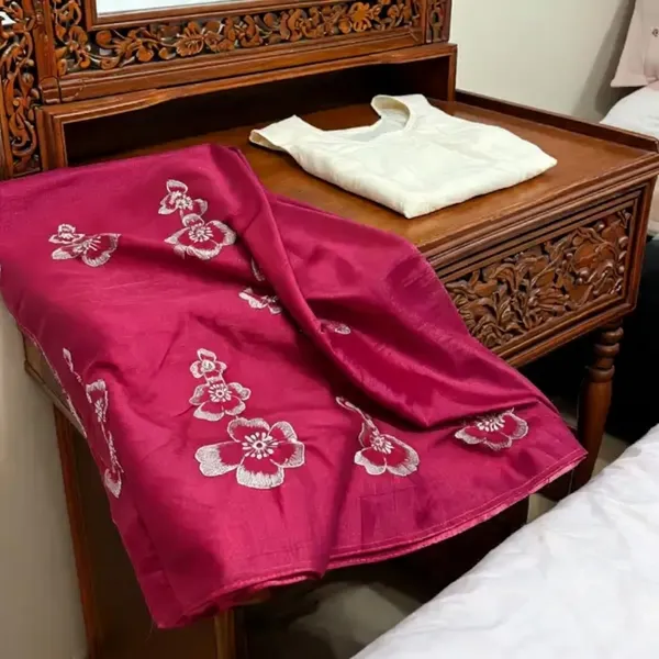 Magenta_Floral_Embroidered_Unstitched_Fabric_For_Women