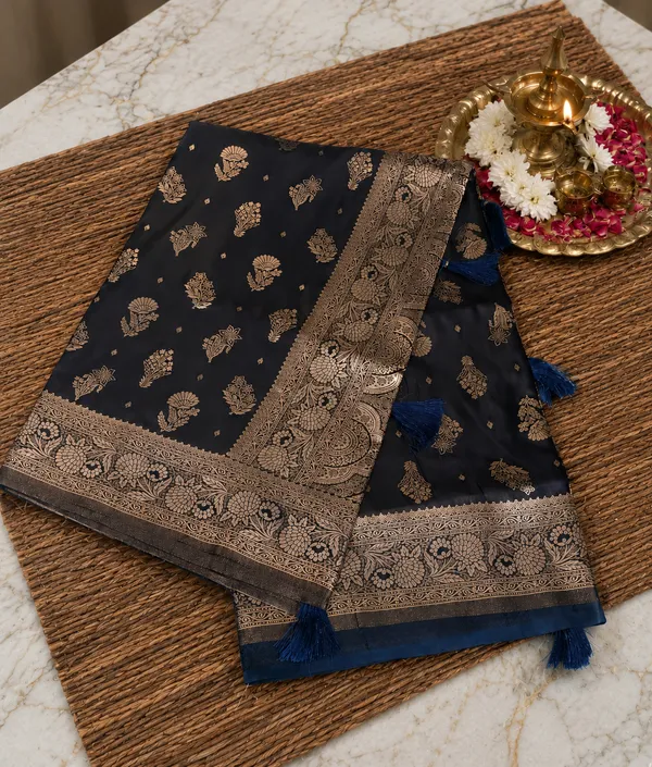 Banaras_Silk_Saree_Rhino