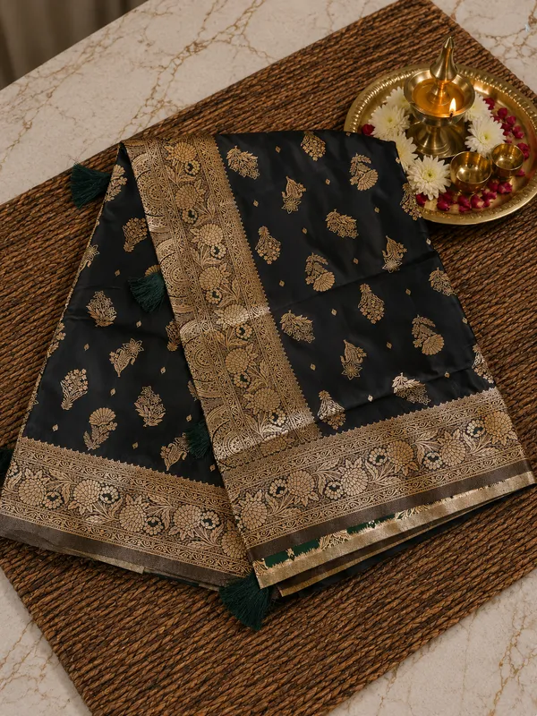 Banaras_Silk_Saree_Lunar_Green
