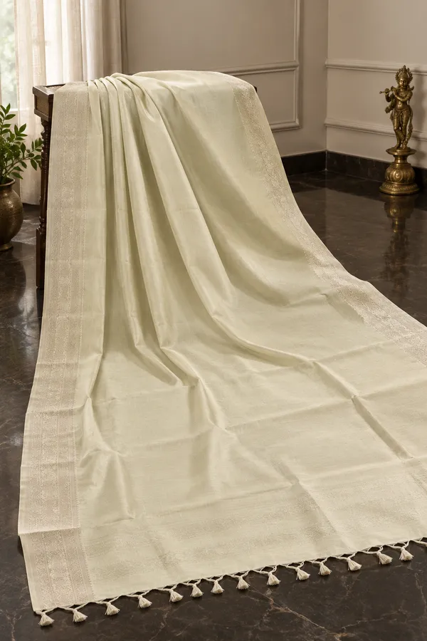 Silvery_Mangalgiri_Silk_Kanchi_Border_Saree_For_Women