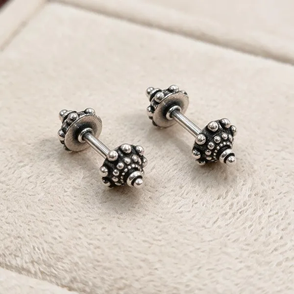 Silver_Tone_Oxidised_Floral_Cartilage_Earring_For_Women