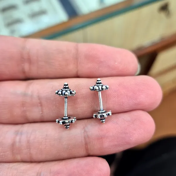 Silver_Tone_Oxidised_Floral_Cartilage_Earring_For_Women