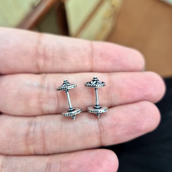 Silver_Tone_Oxidized_Floral_Cartilage_Earrings_For_Women