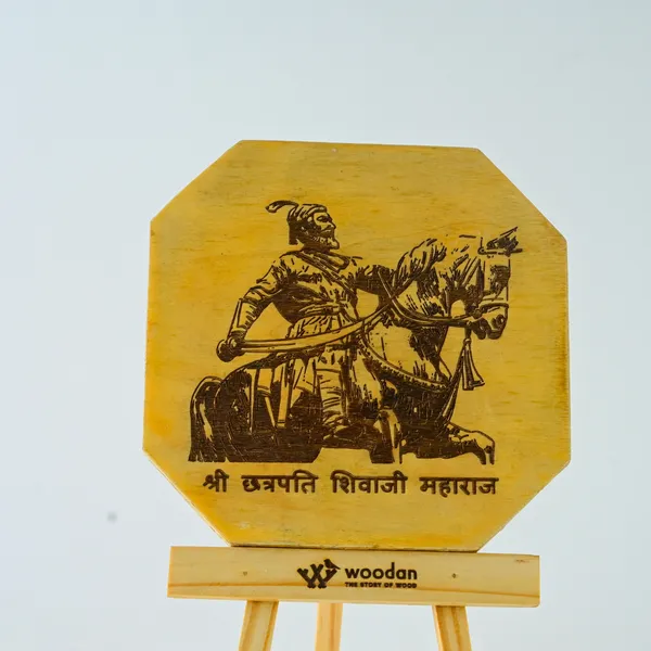 Pine_Wood_Engraved_Portrait_With_Folding_Stand