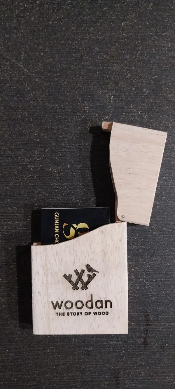 Pine_Wood_Visiting_Card_Holder