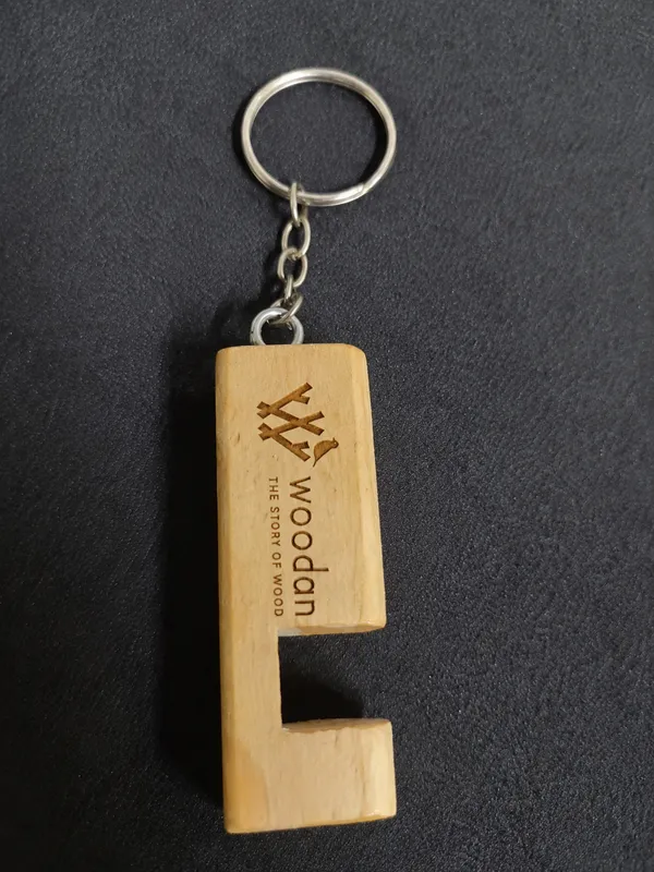 Pine_Wood_Keychain_And_Mobile_Holder