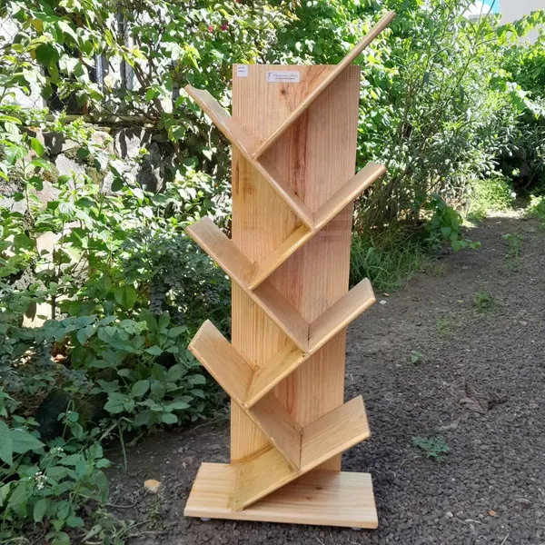 Wood_Pallet_Magazine_Stand