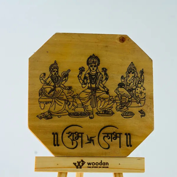 Pine_Wood_Engraved_Portrait_With_Folding_Stand
