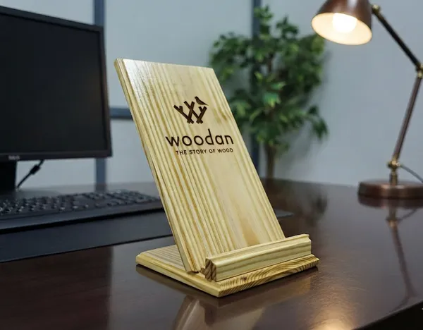 Pine_Wood_Tablet_Stand