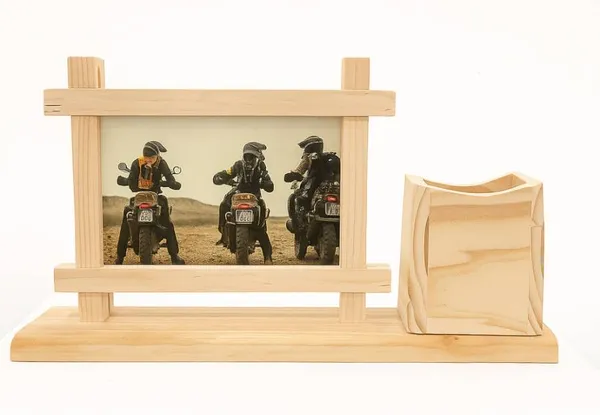Wood_Memoir_Display_And_Pen_Stand
