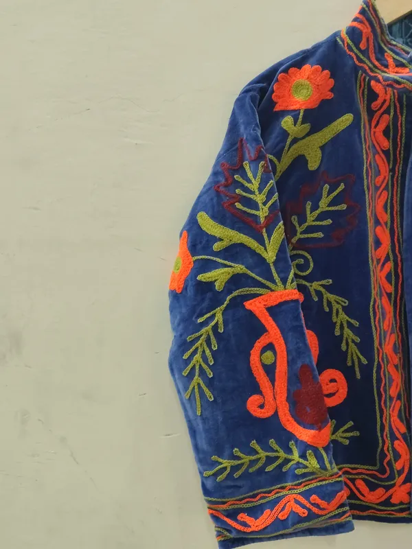 Blue_Velvet_Floral_Embroidered_Stand_Collar_Jacket_For_Women
