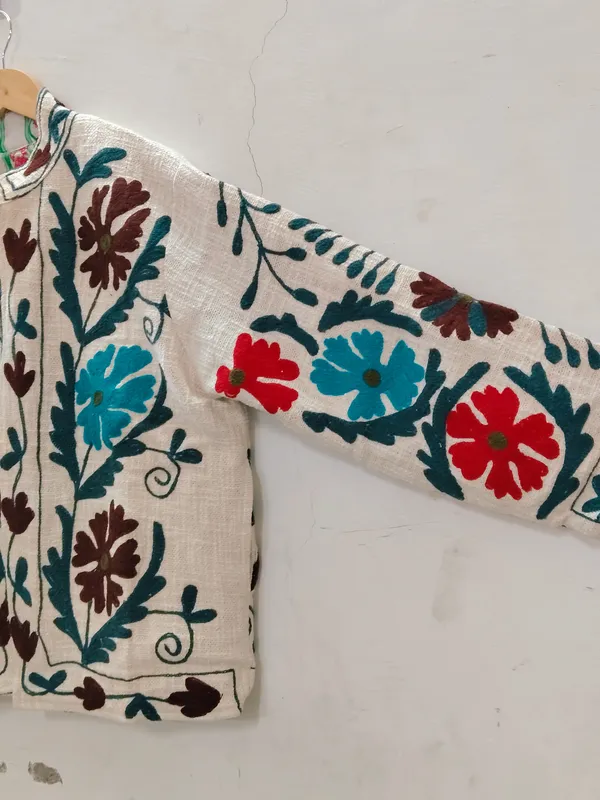 White_Floral_Embroidered_Full_Sleeve_Ethnic_Jacket_For_Women