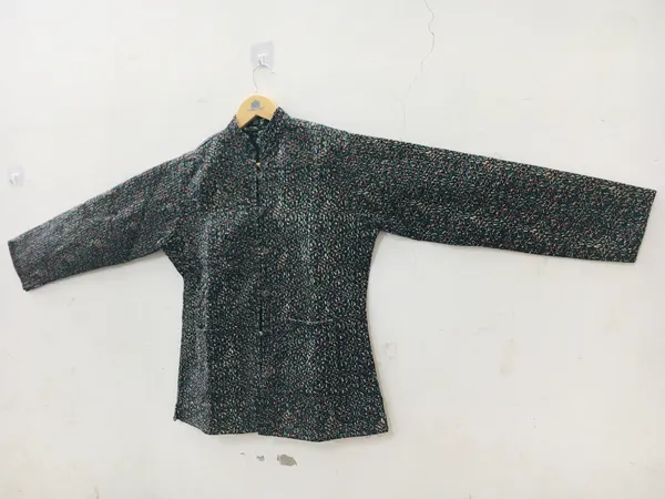 Black_Cotton_Floral_Print_Regular_Fit_Kurta_For_Women