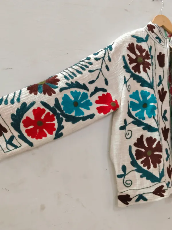 White_Floral_Embroidered_Full_Sleeve_Ethnic_Jacket_For_Women