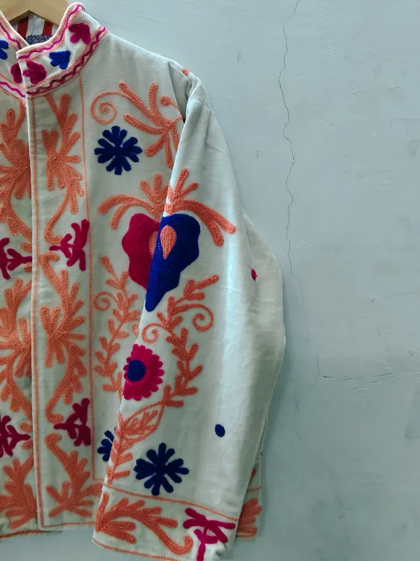 Ivory_Velvet_Embroidered_Ethnic_Jacket_For_Women