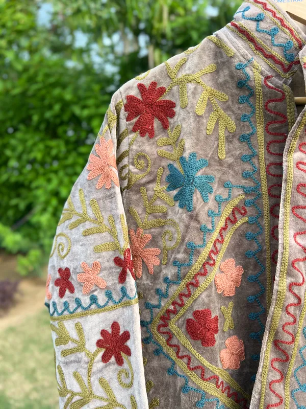 Grey_Velvet_Floral_Embroidered_Stand_Collar_Jacket_For_Women