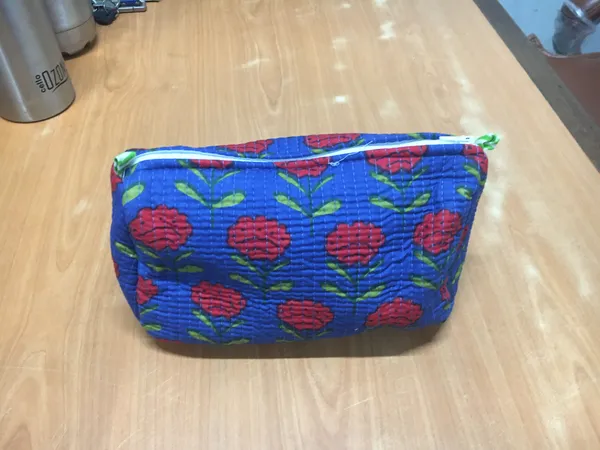Blue_Cotton_Floral_Print_Zipper_Makeup_Pouch_Set_For_Women