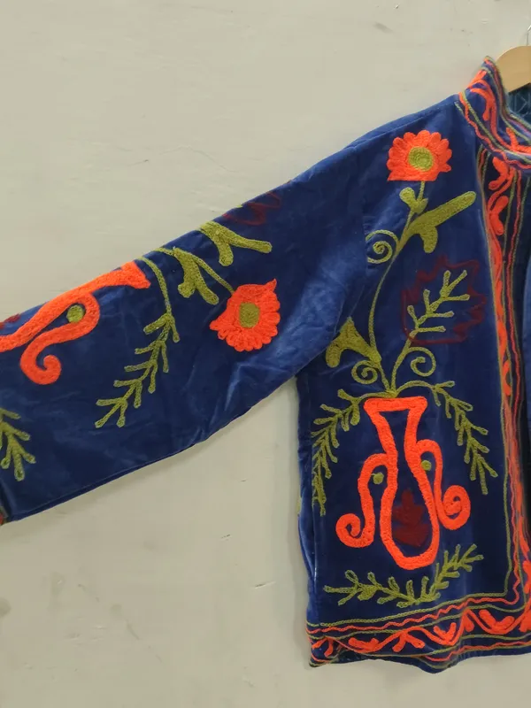 Blue_Velvet_Floral_Embroidered_Stand_Collar_Jacket_For_Women