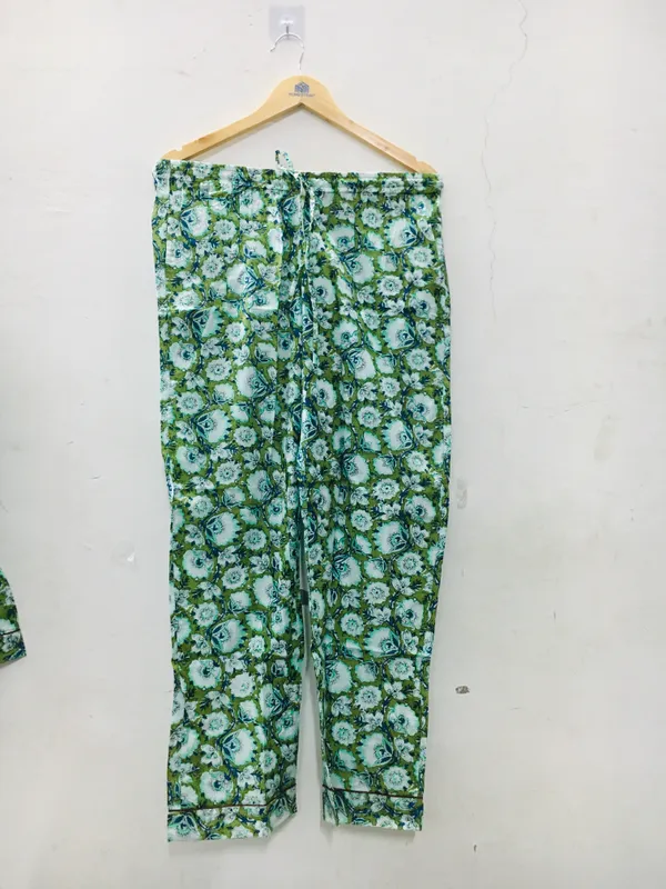 Green_Cotton_Floral_Print_Regular_Fit_Night_Suit_For_Women