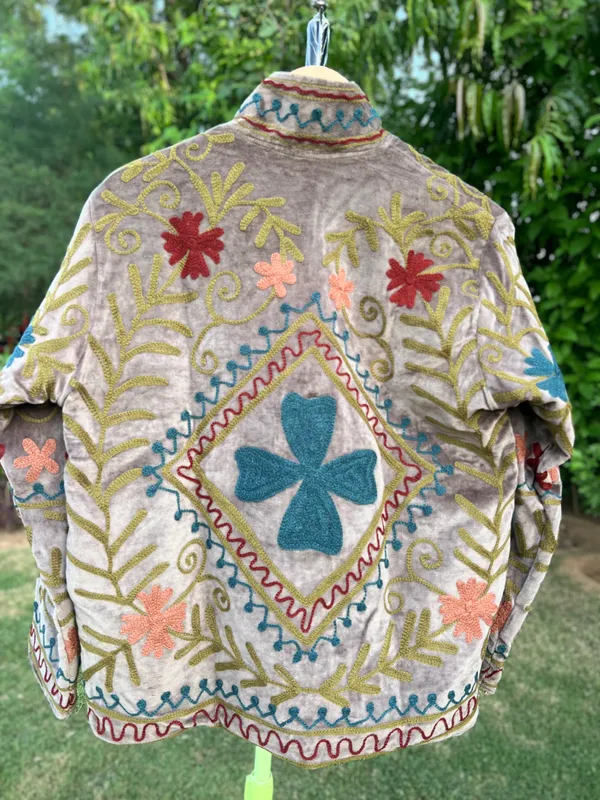 Grey_Velvet_Floral_Embroidered_Stand_Collar_Jacket_For_Women