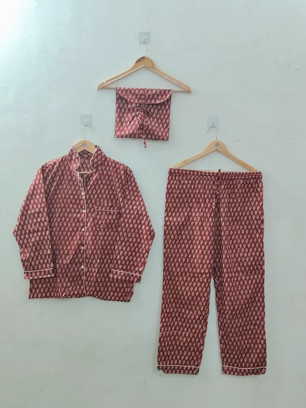 Maroon_Cotton_Printed_Regular_Fit_Night_Suit_For_Women