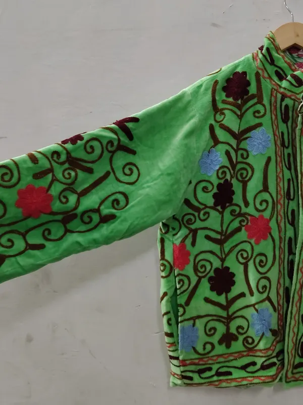 Green_Velvet_Floral_Embroidered_Ethnic_Jacket_For_Women