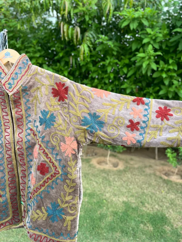 Grey_Velvet_Floral_Embroidered_Stand_Collar_Jacket_For_Women