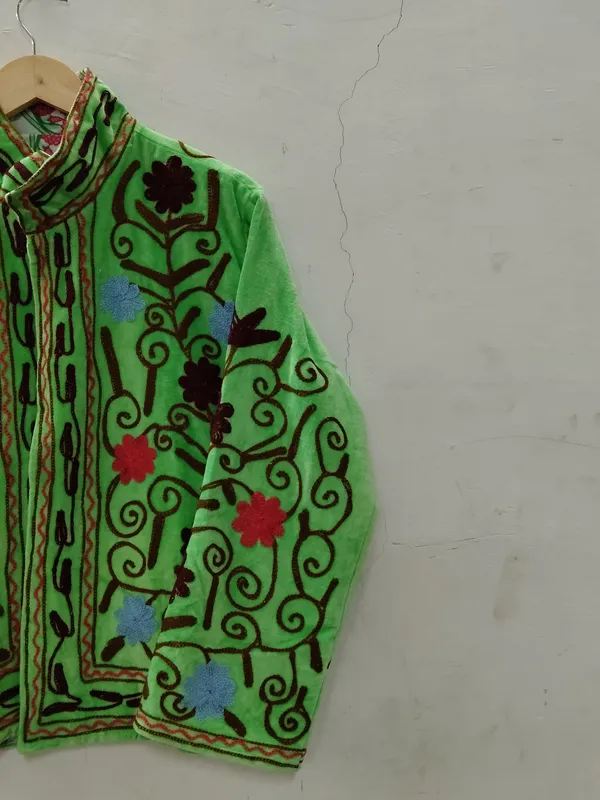 Green_Velvet_Floral_Embroidered_Ethnic_Jacket_For_Women