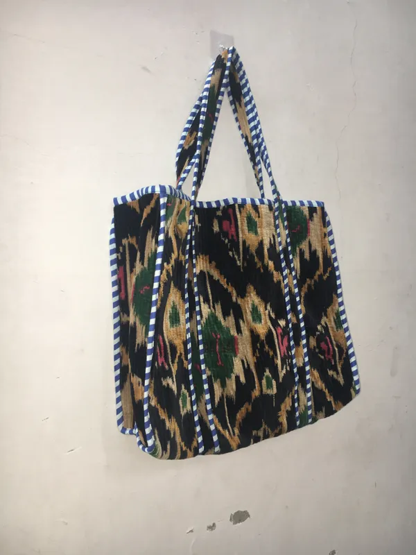 Black_Cotton_Printed_Quilted_Tote_Bag_For_Women