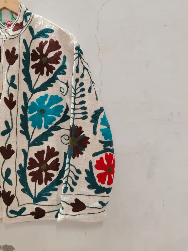 White_Floral_Embroidered_Full_Sleeve_Ethnic_Jacket_For_Women