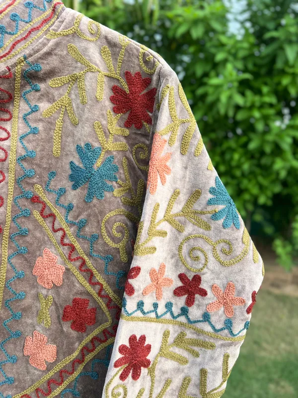 Grey_Velvet_Floral_Embroidered_Stand_Collar_Jacket_For_Women