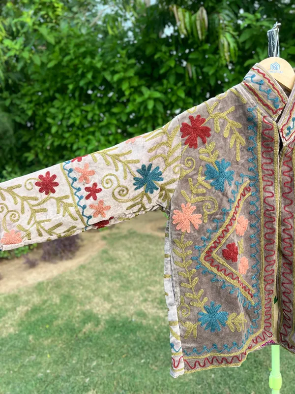 Grey_Velvet_Floral_Embroidered_Stand_Collar_Jacket_For_Women