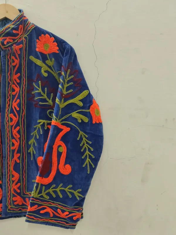 Blue_Velvet_Floral_Embroidered_Stand_Collar_Jacket_For_Women