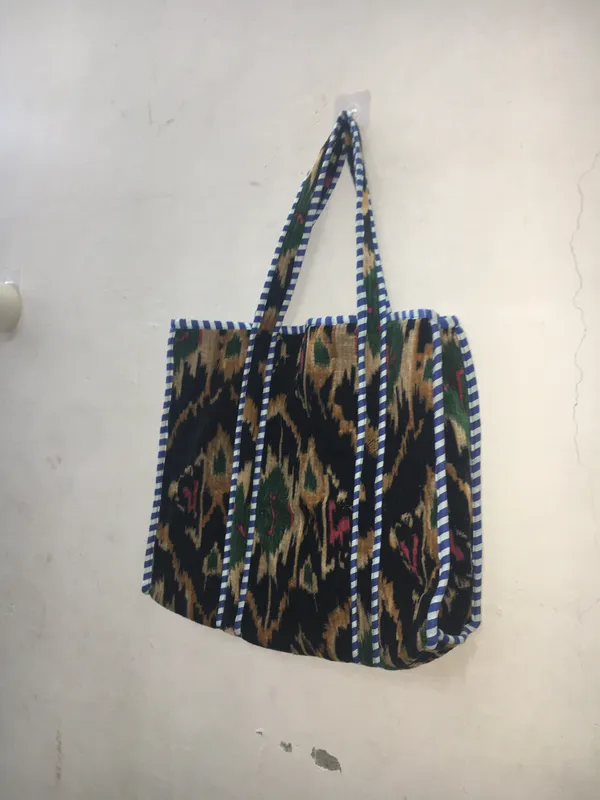 Black_Cotton_Printed_Quilted_Tote_Bag_For_Women