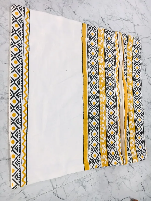White_Cotton_Geometric_Print_Saree_For_Women