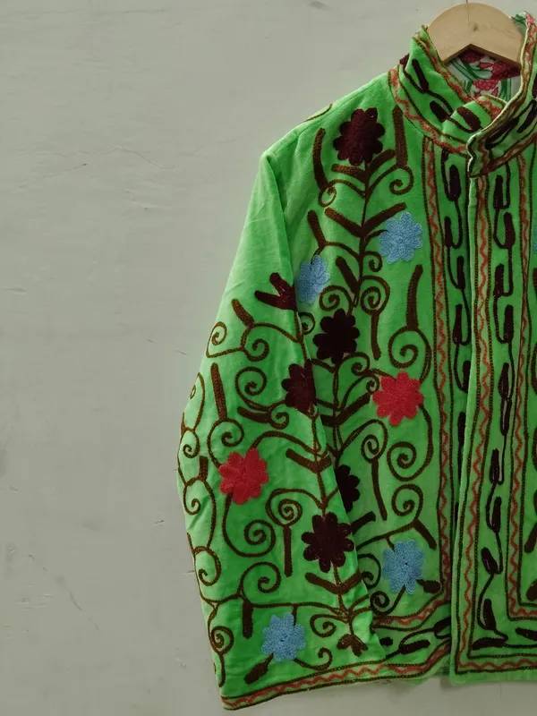 Green_Velvet_Floral_Embroidered_Ethnic_Jacket_For_Women