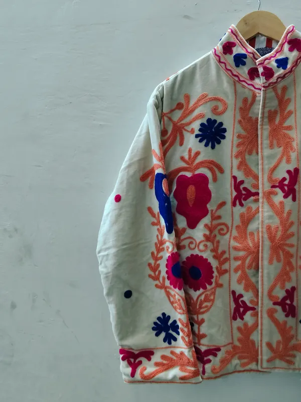 Ivory_Velvet_Embroidered_Ethnic_Jacket_For_Women