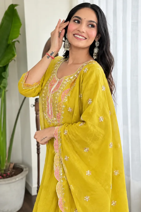 Yellow_Rayon_Slub_Kurta_Set_For_Women