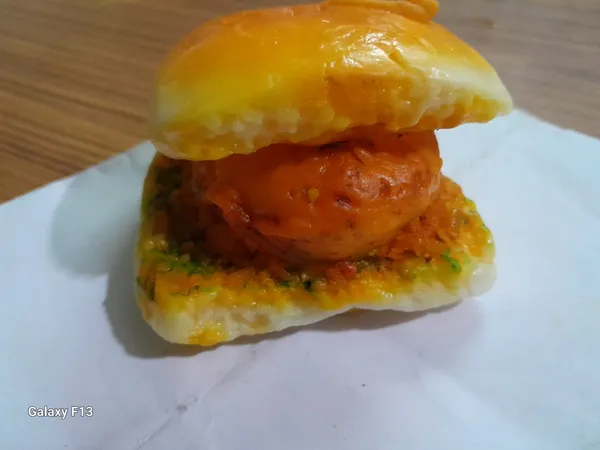 Vada_Pav_Indian_Potato_Fritter_Snack